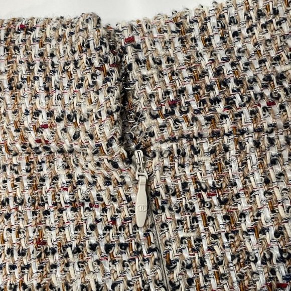 CHANEL 10P Ivory & Multi Colored Tweed Lesage Fringe Hem Pencil Skirt - Picture 9 of 12